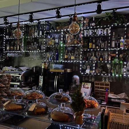 B&B Caffe Retro' チステルナ・ディ・ラティーナ エクステリア 写真