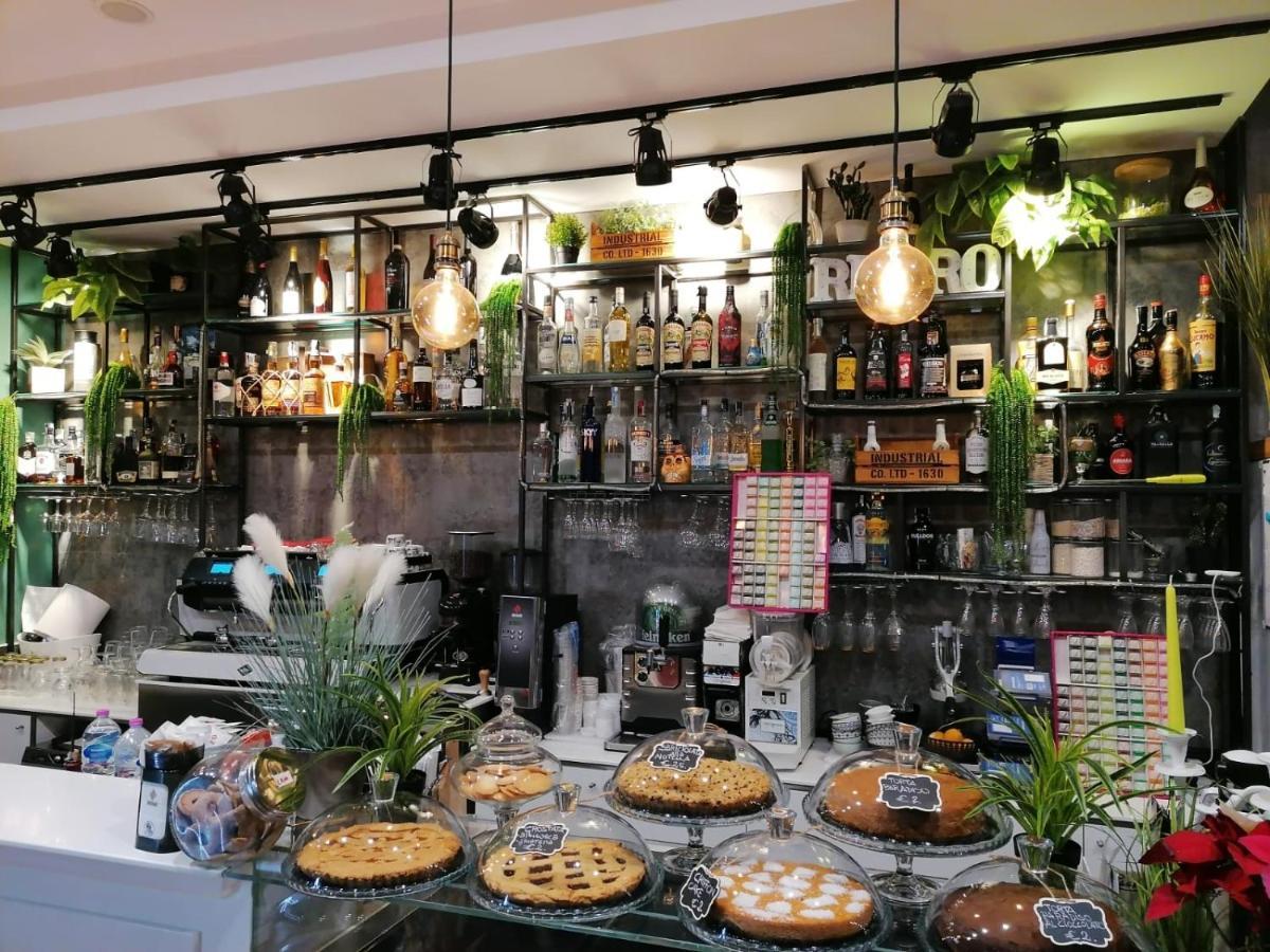B&B Caffe Retro' チステルナ・ディ・ラティーナ エクステリア 写真